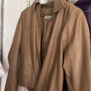 Brun läderjacka  - Äkta läderjacka Fint skick!