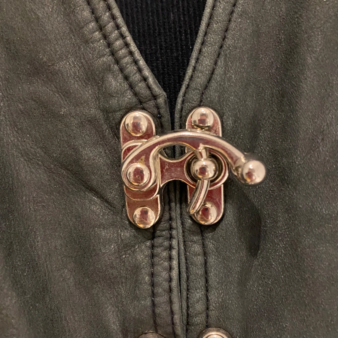 Cool väst med låsspännen  - 91