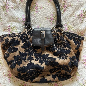 Snygg vintage väska 🎀 - Äldre, men i bra skick 🫶