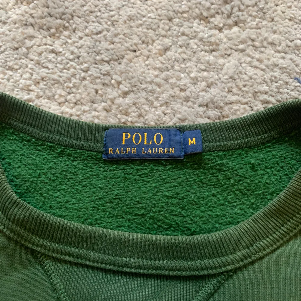 Sweatshirt från polo Ralph lauren som inte längre kommer till användning i storlek M.. Tröjor & Koftor.