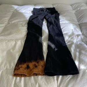 Coola jeans! - Jättecoola bootcut jeans från Gina! Köpta second hand men aldrig använt. Står M men passar mig som är S