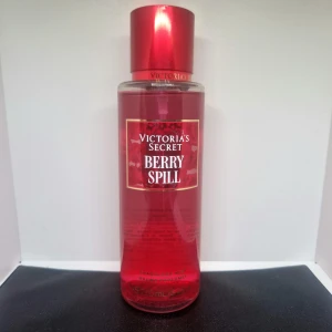 Berry spill - Victorias secret - Helt ny o oanvänd Volym: 250ml 