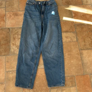 Mom-jeans *34* - De är från hm och i bra skick. 
