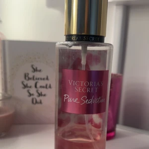 Victoria’s secret fragrance mist - En body mist från victoria’s secret Pure Seduction. Har använt mer en hälften där av priset 🥰