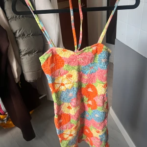 Zara klänning - Söt sommarklänning, storlek M men jag är en S 