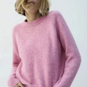 Fin rosa stickad tröja ifrån Varin wester, i bra skick💕