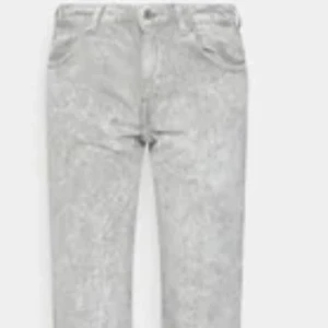 Weekday jeans  - Weekday jeans som är raka  storlek:28x32 Använd ett fåtal gånger  