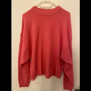 Stickad tröja - Sparsamt använd 