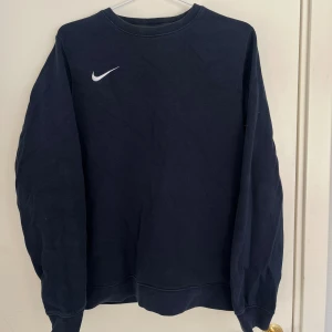 Nike sweatshirt - Helt vanlig Nike sweatshirt! Använd men väldigt bra skick