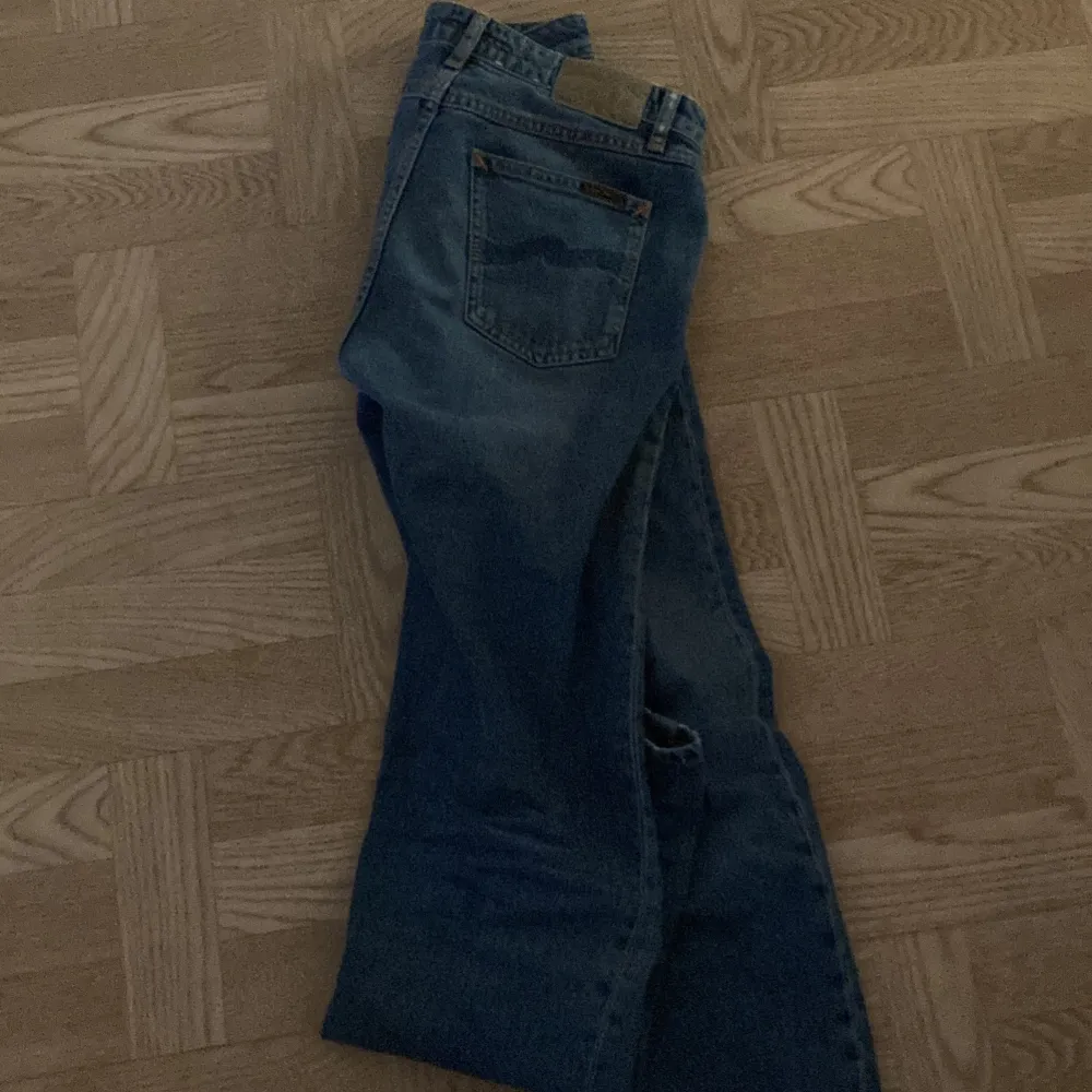 Hej säljer dessa nudie jeans då det ej kommer till användning skicket är 10 av 10 utan defekter tveka inte på att fråga om ni har funderingar tar även emot byten. Jeans & Byxor.