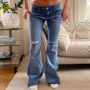Så fina jeans, innerbenslängd 80cm och midjemått 39cm 💘säljer pågrund av att de ej passar mig tyvärr 💘 