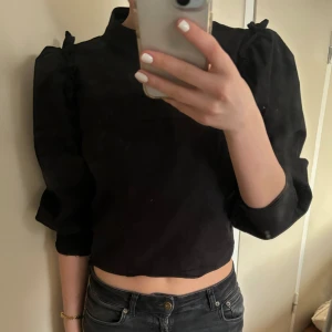 Zara blus  - Jättesnygg svart Zara blus som inte kommer till användning😊
