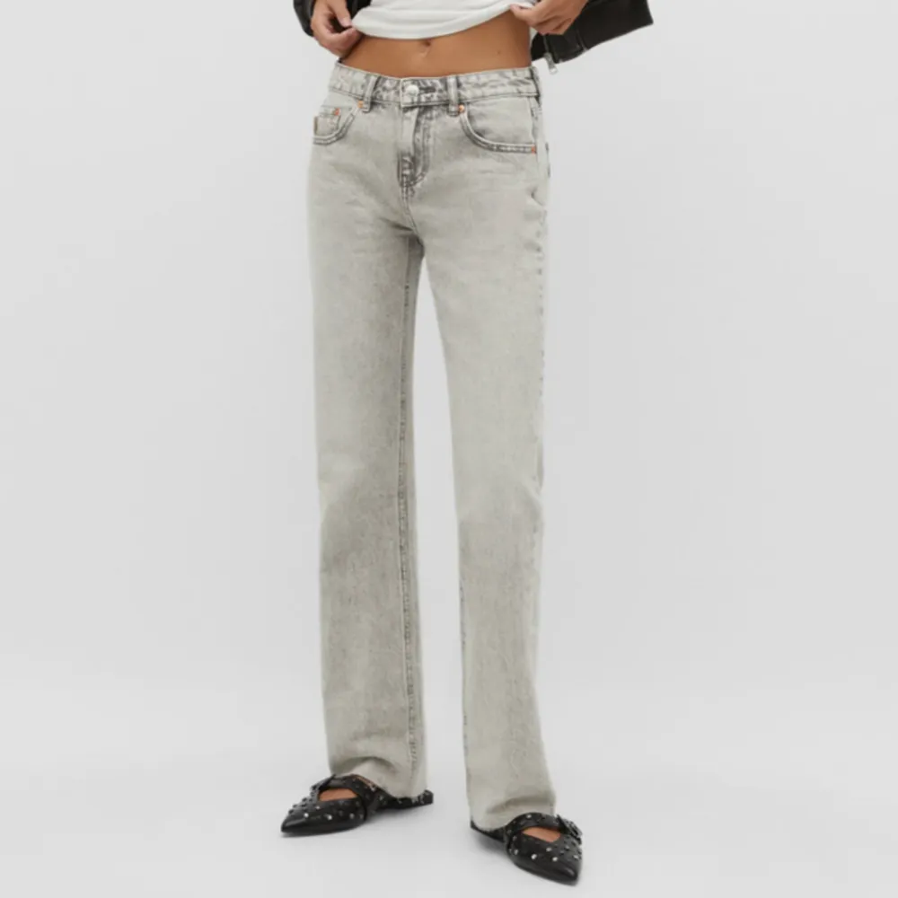 Fina jeans stradivarius i storlek 40. Jeans & Byxor.