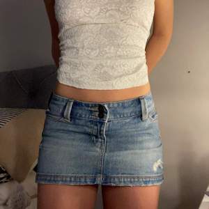 Samma jeans kjol som min andra annons. Här kan man köpa den direkt för 400kr, gratis frakt 