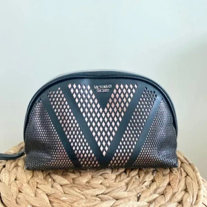 Victoria secret  - Victoria secret necessär🩷 
