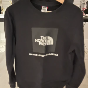 The North Face - Knappt använd tröja sick 9/10 köpt för runt 1000 kr åtminstone. Säljer varan då det ej kommer till användning. Pris kan diskuteras. 