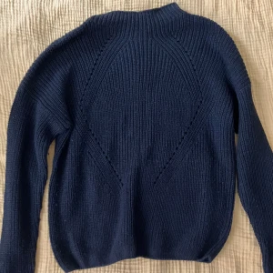 Stickad tröja - Svart stickad tjocktröja från primark. Inga fläckar eller defekter. 