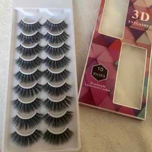 Nio par lösögonfransar  - Oanvända lösögonfransar, skriv dm för frågor 