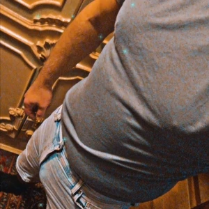 Nåt för sommaren😎 - Har en skön T-shirt liten storlek M och ett par fina shorts också M liten och strech och väldigt sköna att ha på sig och röra sig🙂 Passar nog både tjejer och killar. Ge mig ett bud😌