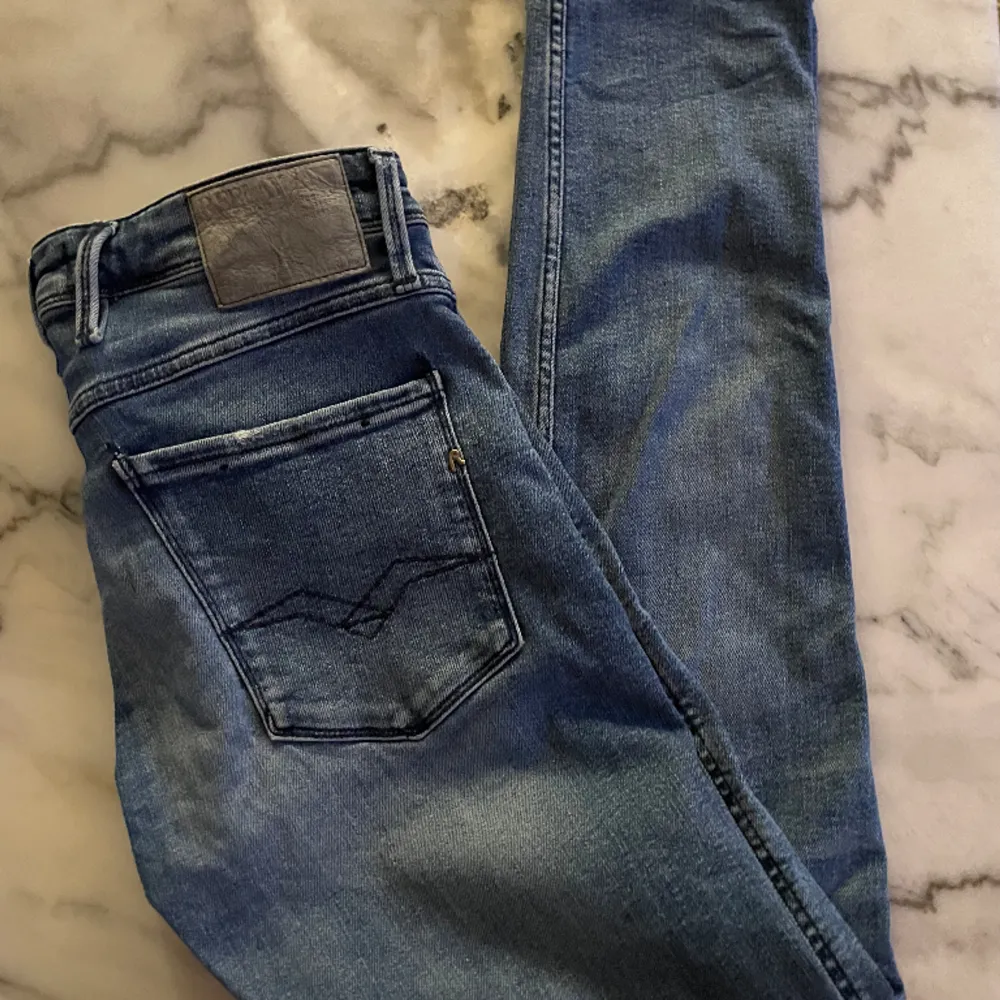 - Replay jeans strl 31/34🩵 - Vårt pris 400🩵. Jeans & Byxor.