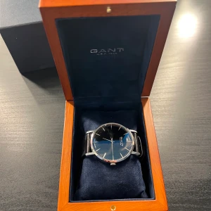 Gant klocka - Säljer nu min gant klocka som aldrig tyvärr kommit till användning! Har kvar all förpackning, låda osv. Ny pris 1800kr