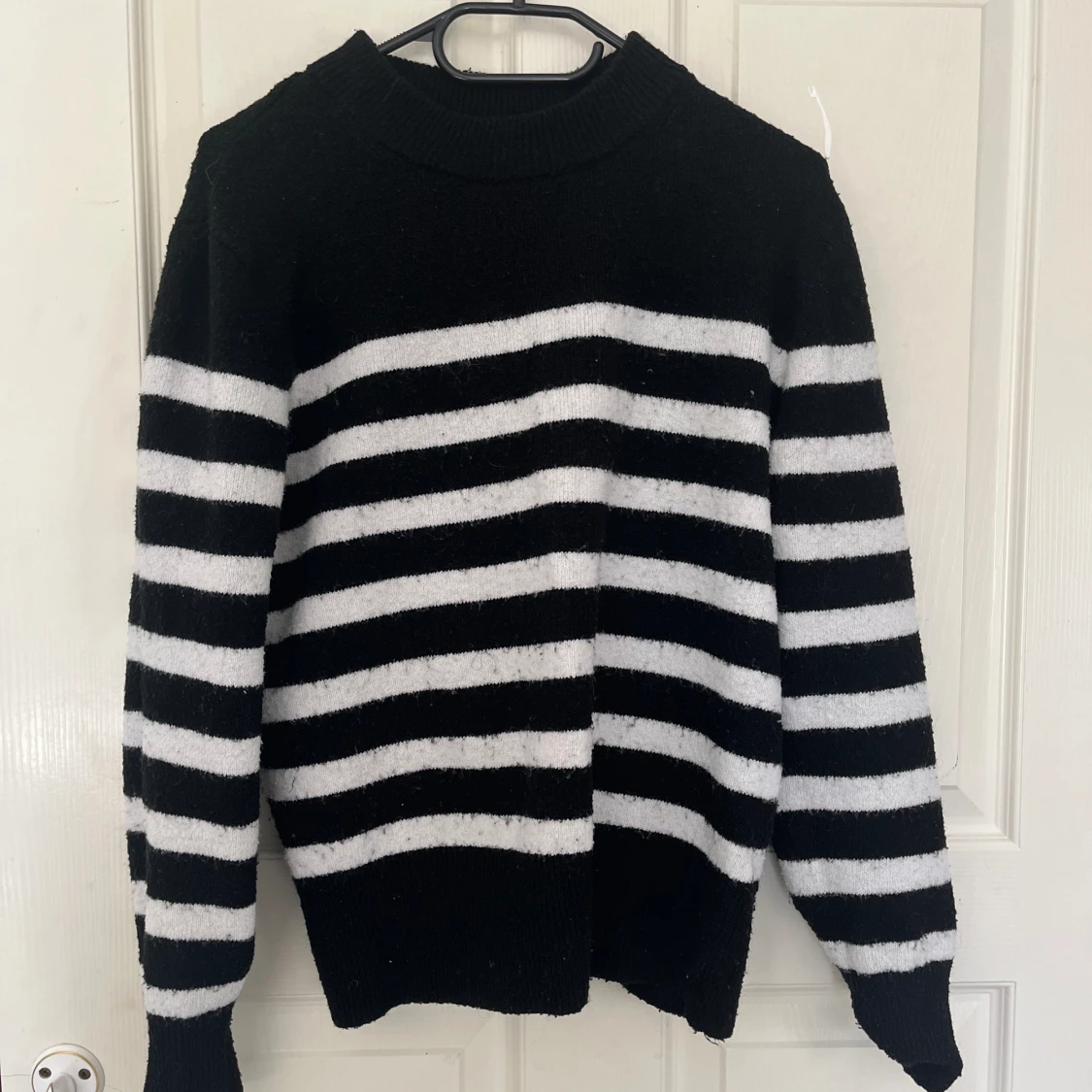 Stickad randig tröja