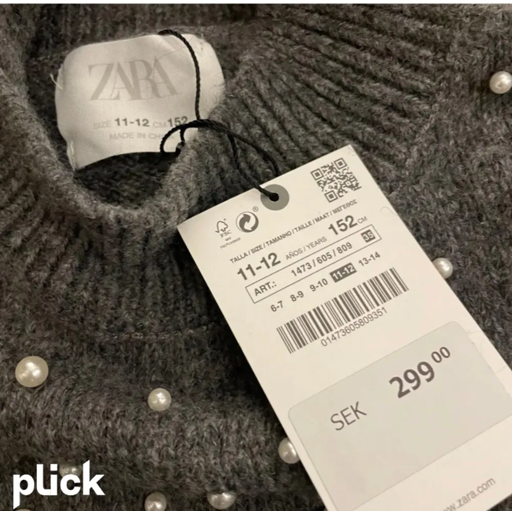 En helt ny stickad tröja från Zara, den är köpt för 299 som ni ser på lappen (den är kvar). Skriv för fler bilder. Köp gärna via köp nu😊. Tröjor & Koftor.