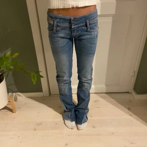 Diesel jeans - Intressekoll på dess jätte snygga Diesel jeansen! Köpte av en tjej här på plick, men passade tyvärr inte💞