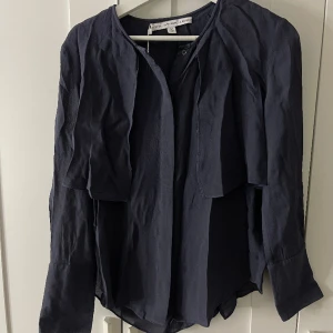 & Other stories  - Säljer min super fina blus som jag tyvärr inte använder längre, bilder på kan skickas vid intresse😊