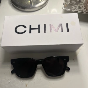 CHIMI 04 - Nyskick Låda finns  Svarta 04