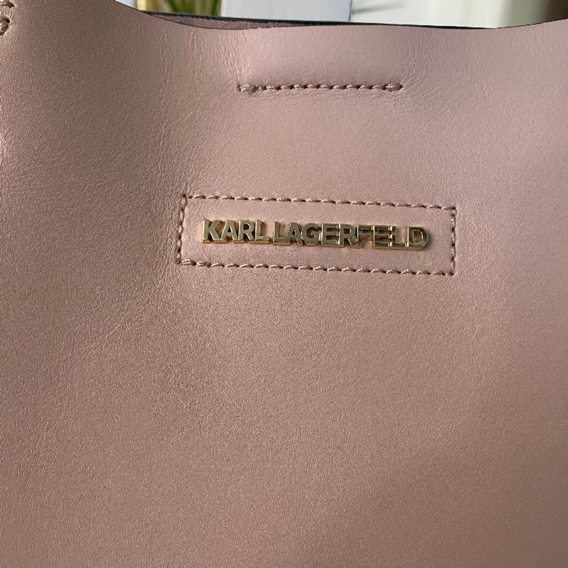 Karl Lagerfeld väska  - 90