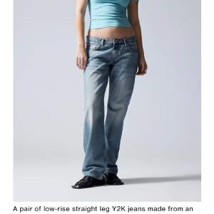 Säljer dessa jätte populära jeans från weekday, använda en gång. Storlek 28/32. Låg midjade och raka!