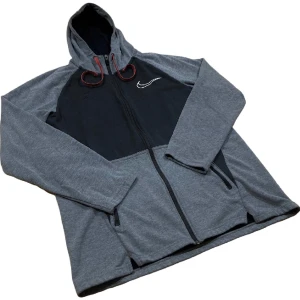 Nike Zip-Up Hoodie - Svart / Grå zipup huvtröja från Nike, storlek L. Bra skick, ställ gärna frågor!😊