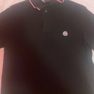 Moncler pune - Storlek M mer som S Lite använd