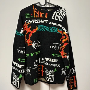 Tröja - Stickat streetwear tröja i storlek  Small säljs för 200kr.