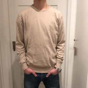 Beige tröja - Beige tröja från tiger of sweden-storlek M-mycket bra skick-Dma för mer frågor 
