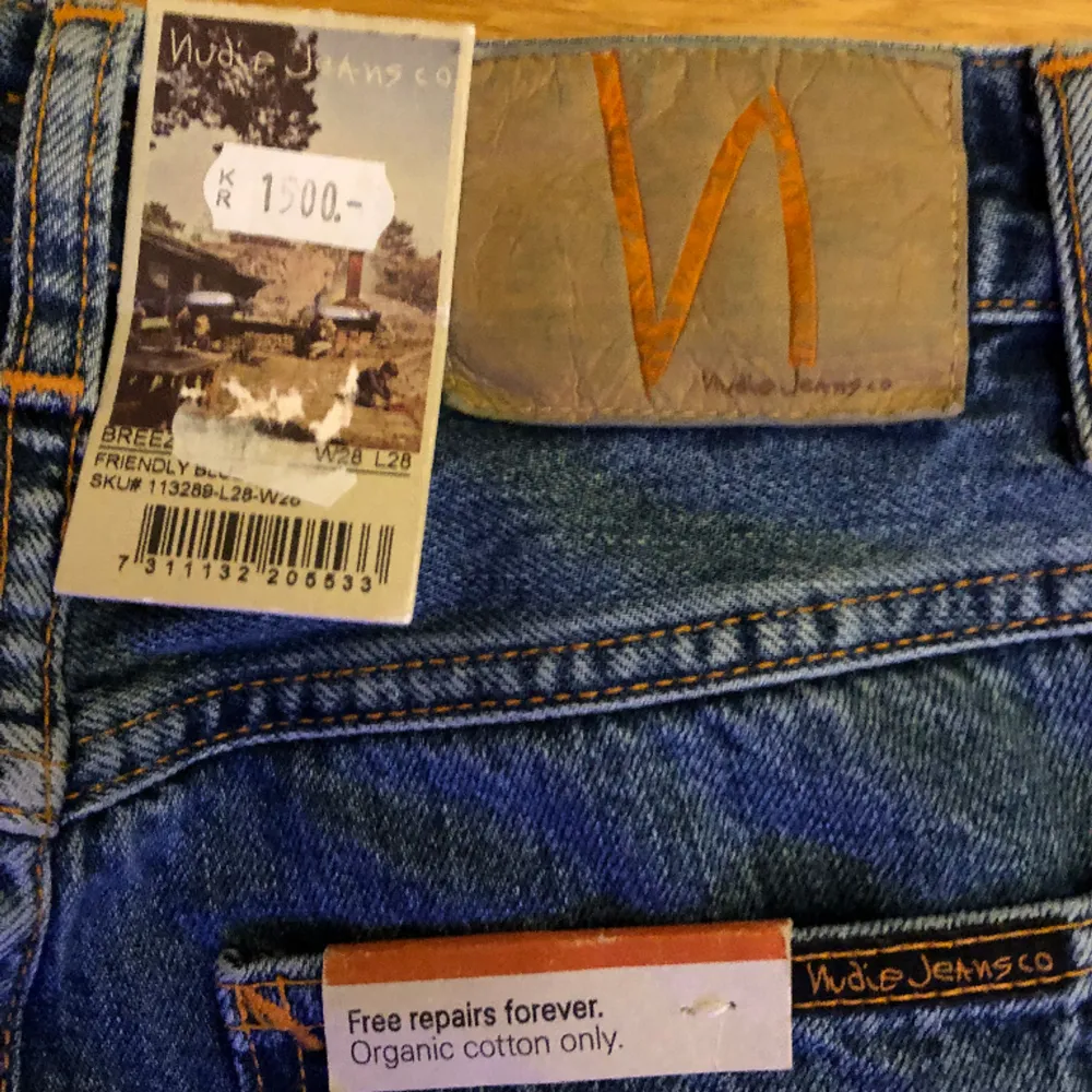 Helt nya NudieJeans storlek W28 L28 i toppskick. Alla lappar sitter kvar. Nypris 1500kr. Jeans & Byxor.