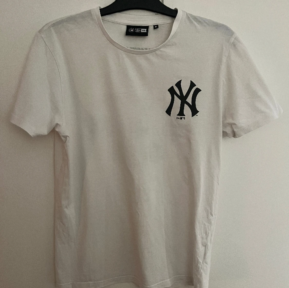 T-shirt New Era med tryck - 90