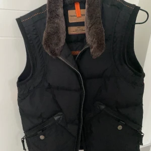 Parajumper väst - PJS kobuk masterpiece väst Storlek s Kvitto finns! Köpt från johnells  Köpt för 4799kr
