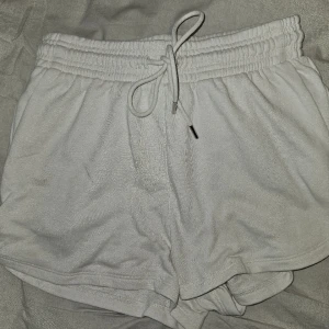 Mjukisshorts - Mjukisshorts i nyskick. Använda 1 gång