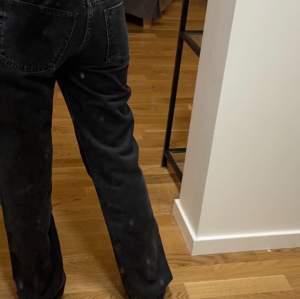 Slutsålda  flaired straight jeans  från Zara! Priset kan diskuteras 💓