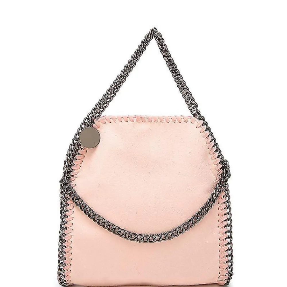Säljer min fina Stella McCartney liknande väska, rosa. Som ny 💕. Väskor.
