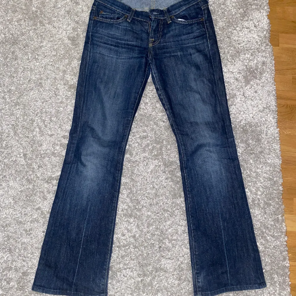 Säljer dessa skitsnygga maeve jeansen i storlek W25 L32. Priset kan ev diskuteras vid snabb affär. Köparen står för frakten. Använd jättegärna ”köp nu”. Hör av er vid eventuella frågor ❤️. Jeans & Byxor.