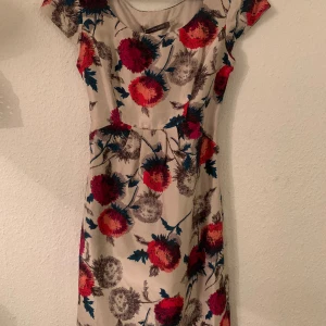 Party or cocktail dress - Silk dress, cream background with pink and grey flowers. New, never worn. Label attached. Lined. 