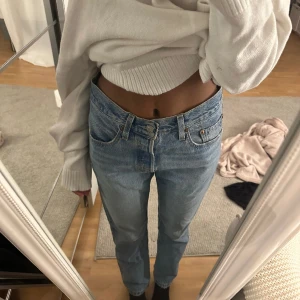 Jeans  - Helt oanvända Levis jeans 501 i storlek 25, vilket ungefär motsvarar XS. Passar dock mig som vanligtvis har XS/S. Endast testade!! 