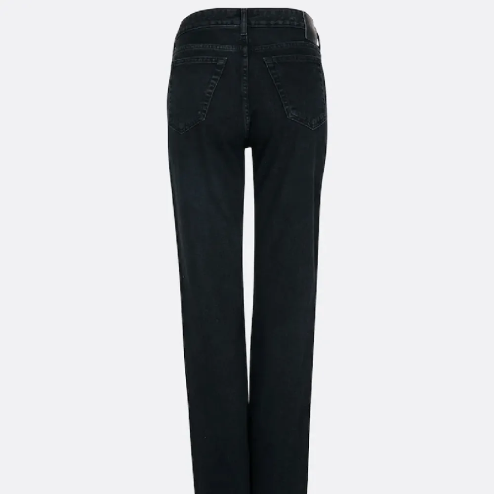 Supersnygga low waist jeans från bik bok utan utan några defekter, köptes nyligen för 700kr💕. Jeans & Byxor.