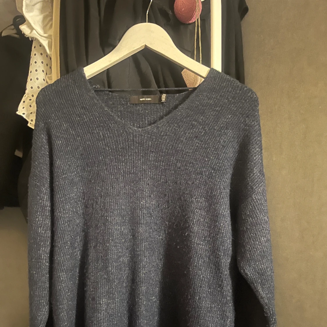 Stickad v-ringad tröja  - 90