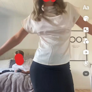 Blus  - Söt blus, använd 1 gång 