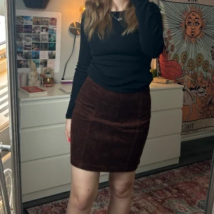 Kjol - Ny med lapp, aldrig använd! Köparen betalar för frakten och katt finns i hem 🏡 