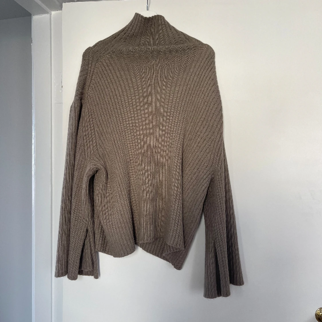 Beige stickad tröja - 90